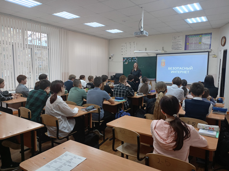 Урок безопасности в сети интернет: важность цифровой грамотности для молодежи.